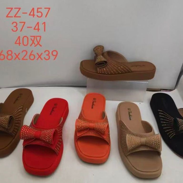 chaussure pour femme de différentes couleurs et pièce