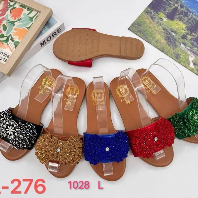 chaussure pour femme de différentes pièces et couleurs