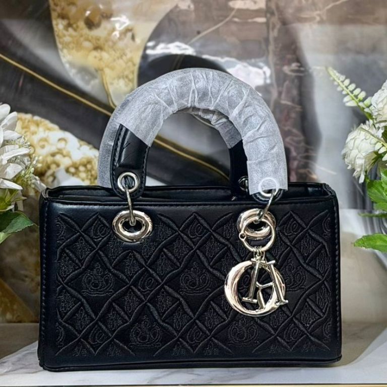 sac à main pour femme de couleur noir